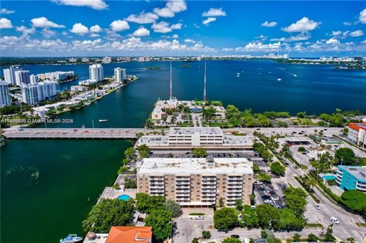 Edificio en North Bay Village, Miami-Dade County