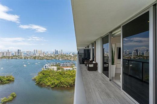 Residential complexes in North Miami Beach, Miami-Dade