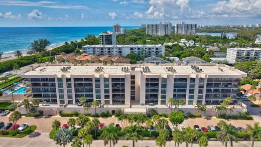 Residential complexes in Boca Raton, Palm Beach