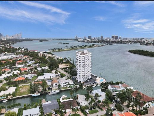 Residential complexes in North Miami, Miami-Dade