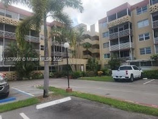 Residential complexes in Plantation, Broward County