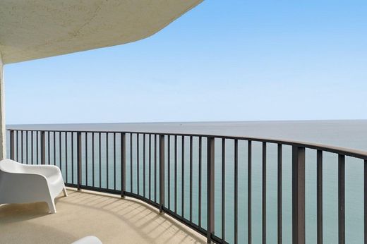 Residential complexes in Palm Beach Shores, Palm Beach