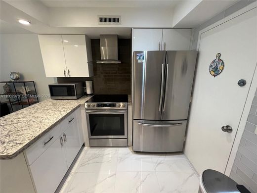 Residential complexes in Hollywood, Broward County
