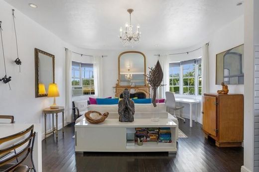 Residential complexes in Miami Beach, Miami-Dade