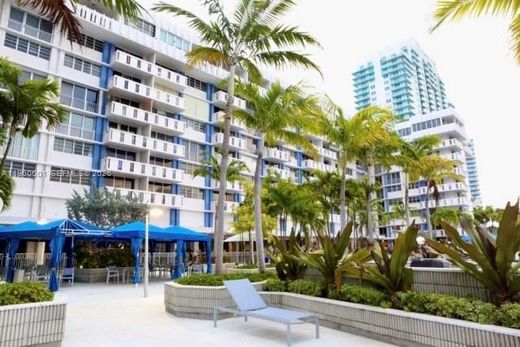 Residential complexes in Miami Beach, Miami-Dade