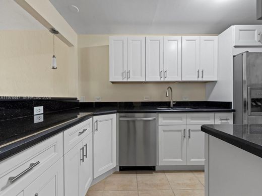 Edificio en Pinecrest, Miami-Dade County