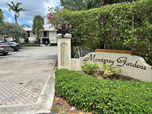 Residential complexes in Pinecrest, Miami-Dade