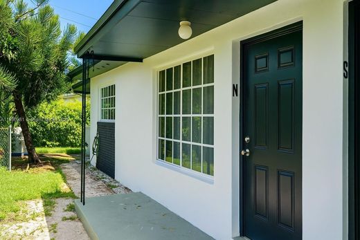 Villa in Hallandale, Broward County