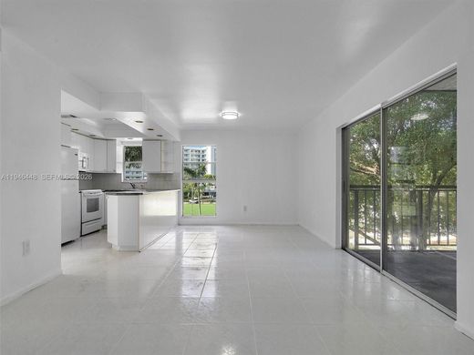 Residential complexes in Sunny Isles Beach, Miami-Dade