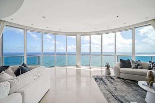 Residential complexes in Lauderdale by the sea, Broward County