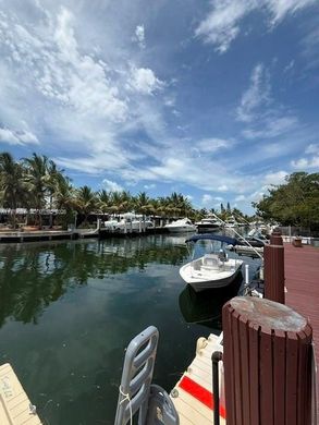 Residential complexes in North Miami, Miami-Dade
