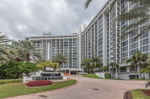Residential complexes in Bal Harbour, Miami-Dade