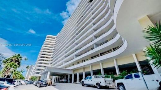 Residential complexes in Miami Beach, Miami-Dade