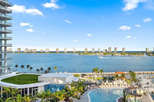 Residential complexes in Lake Park, Palm Beach