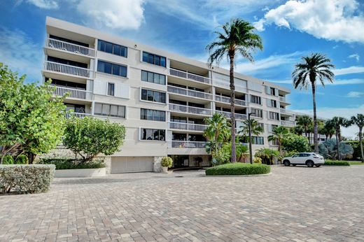 Residential complexes in Palm Beach, Florida