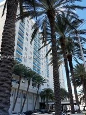 Residential complexes in Miami Beach, Miami-Dade
