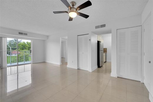 Residential complexes in Cutler Bay, Miami-Dade