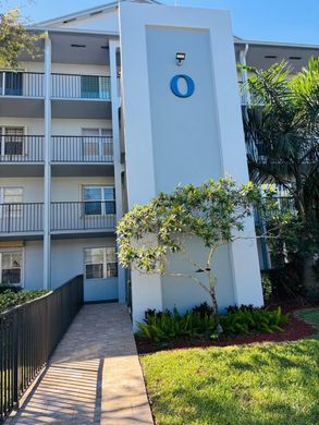 Residential complexes in Pembroke Pines, Broward County