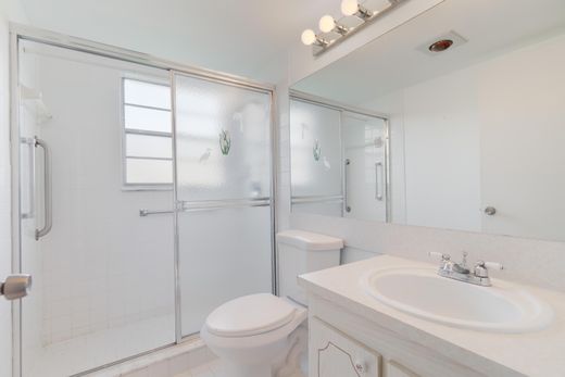 Residential complexes in Boca Raton, Palm Beach