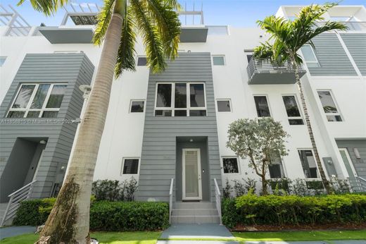 تاون هاوس ﻓﻲ Doral, Miami-Dade County
