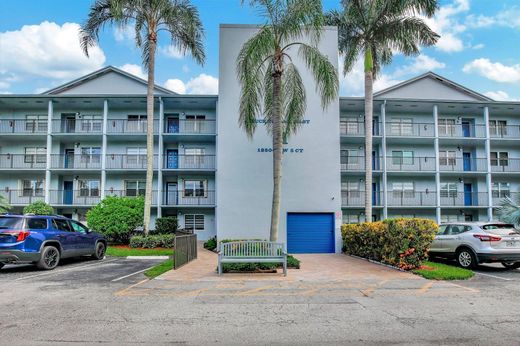Residential complexes in Pembroke Pines, Broward County