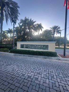 Residential complexes in Coral Springs, Broward County