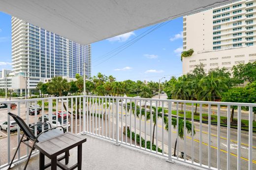 Residential complexes in Fort Lauderdale, Broward County