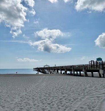 Juno Beach, Palm Beach Countyのアパートメント・コンプレックス