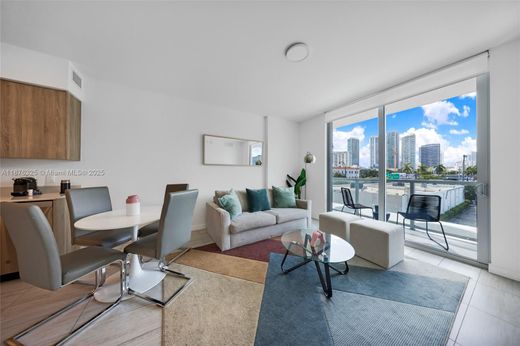 マイアミ, Miami-Dade Countyのアパートメント・コンプレックス