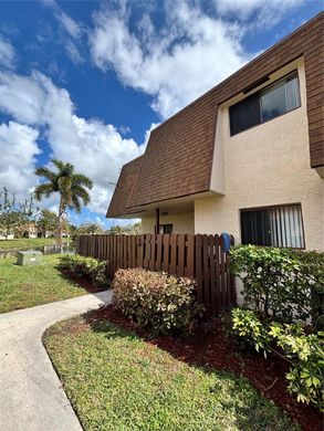 Townhouse in North Lauderdale, Broward County
