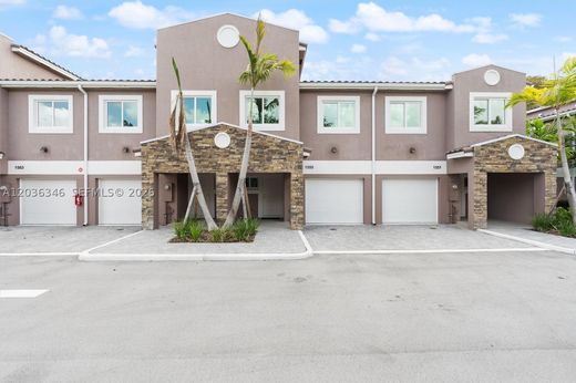 Townhouse in Coral Springs, Broward County