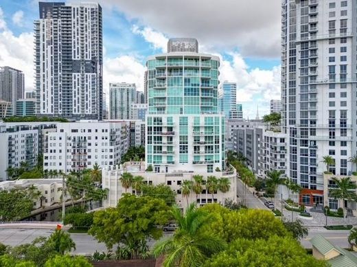 Residential complexes in Fort Lauderdale, Broward County