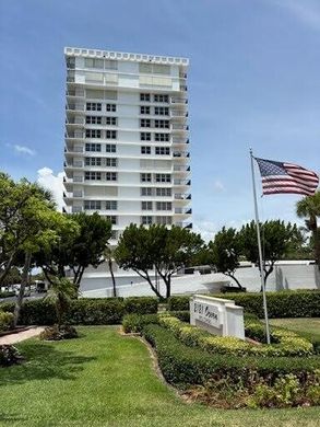 Residential complexes in Boca Raton, Palm Beach