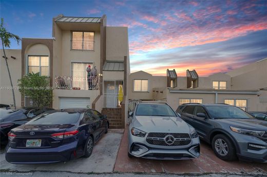 Casa adosada en Hialeah, Miami-Dade County