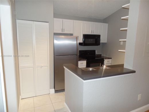 Residential complexes in Oakland Park, Broward County