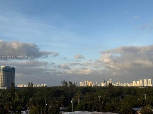 Kamienica w North Miami, Miami-Dade County