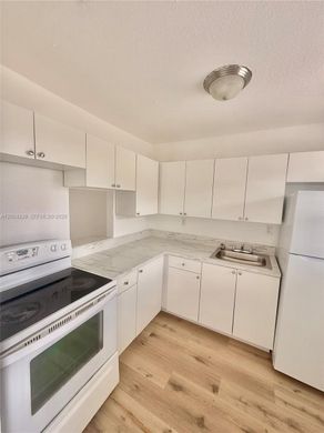 Residential complexes in Miami Gardens, Miami-Dade