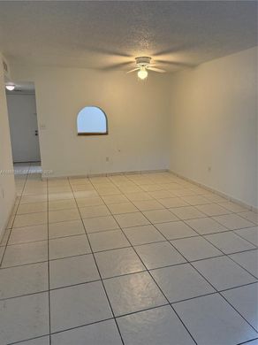 Complexes résidentiels à Hialeah, Comté de Miami-Dade