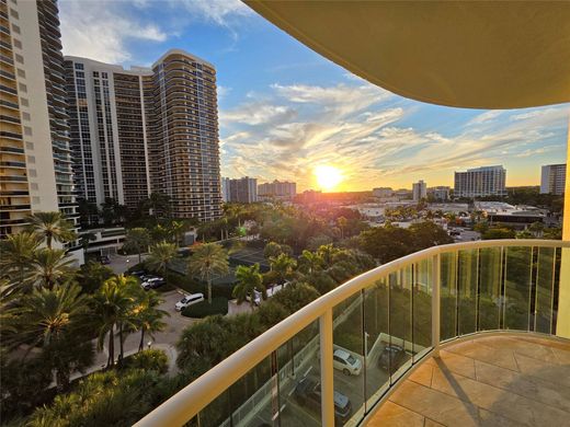 Residential complexes in Fort Lauderdale, Broward County