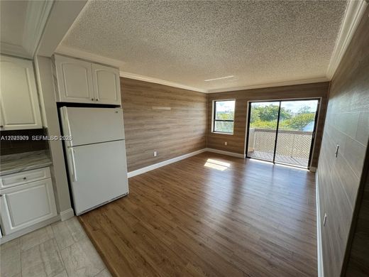 Жилой комплекс, Miami Terrace Mobile Home, Miami-Dade County