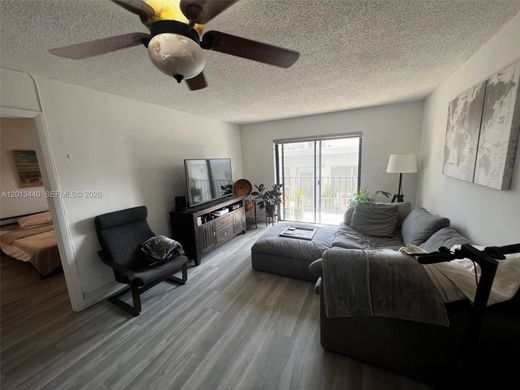 Residential complexes in Miami Beach, Miami-Dade