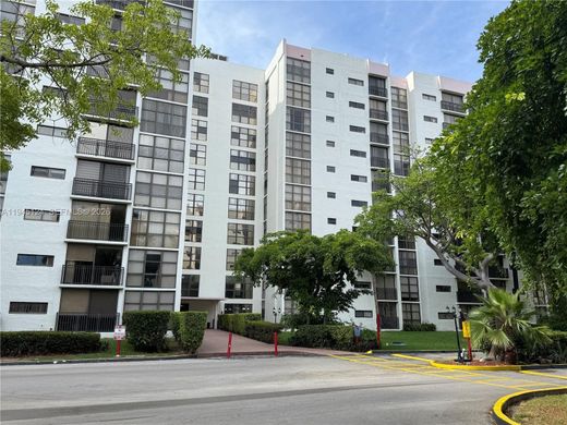 Residential complexes in Sunny Isles Beach, Miami-Dade