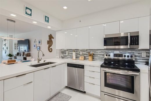 ハリウッド, Broward Countyのアパートメント・コンプレックス