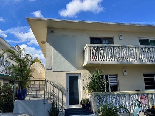 Residential complexes in Miami Beach, Miami-Dade