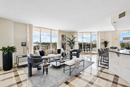 Residential complexes in Fort Lauderdale, Broward County