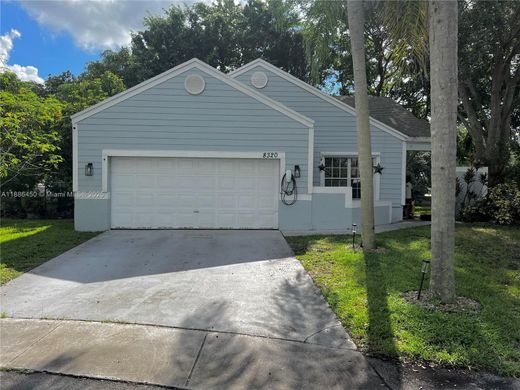 ﻓﻴﻼ ﻓﻲ Pembroke Pines, Broward County