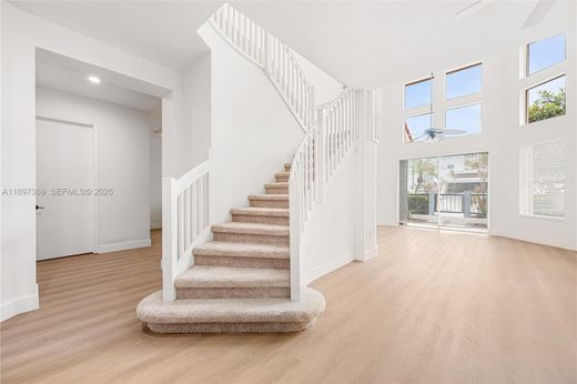 Villa Aventura, Miami-Dade County