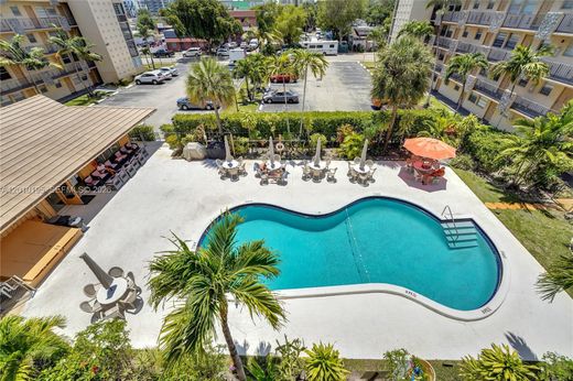 Residential complexes in Hollywood, Broward County