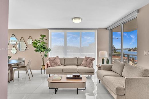 Residential complexes in Bay Harbor Islands, Miami-Dade