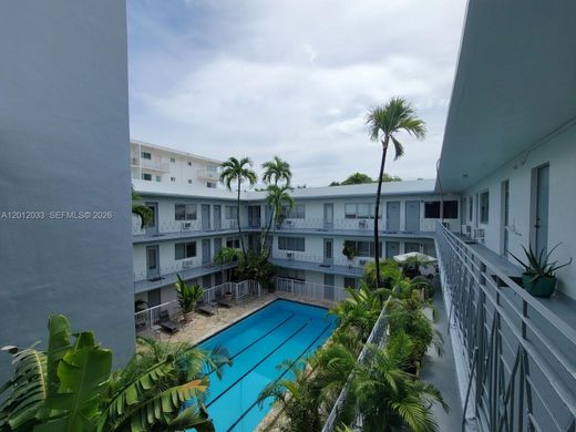 Residential complexes in Miami Beach, Miami-Dade
